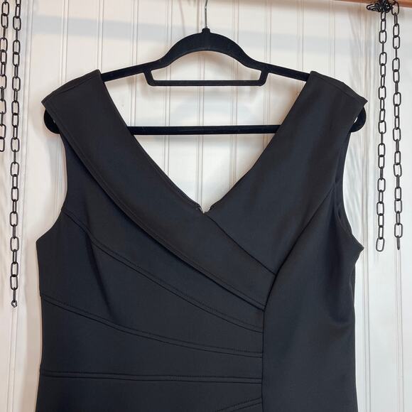 SD Collection Black Sleeveless V-Neck Mini Bodycon Dress Size 12 - Picture 2 of 8